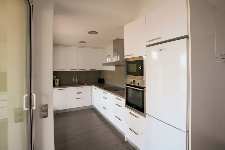 Apartment (3 Bedrooms) | Private kitchen | Fridge, microwave, oven, dishwasher