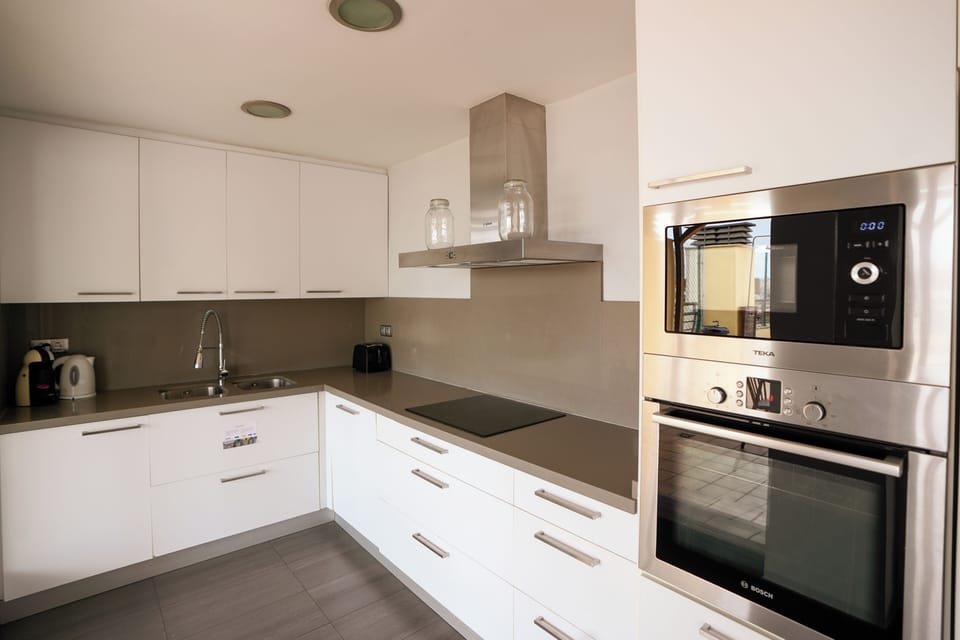 Apartment (3 Bedrooms) | Private kitchen | Fridge, microwave, oven, dishwasher