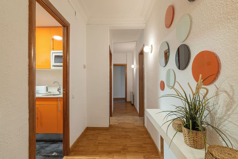 Apartment (3 Bedrooms) | Living area | TV