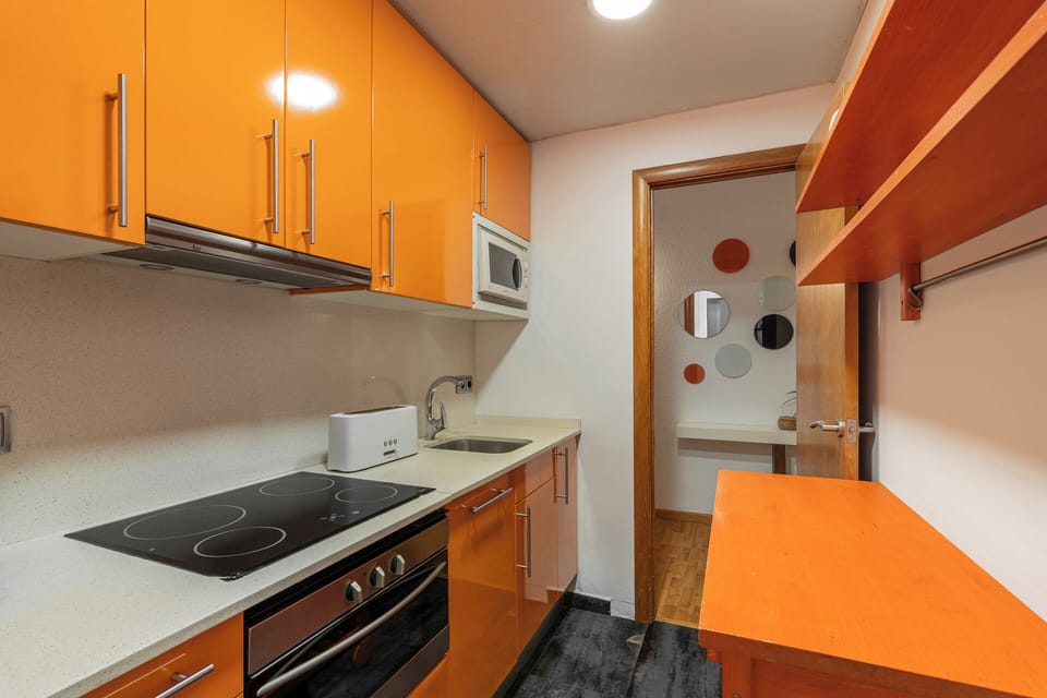 Apartment (3 Bedrooms) | Private kitchen | Fridge, microwave, oven, dishwasher