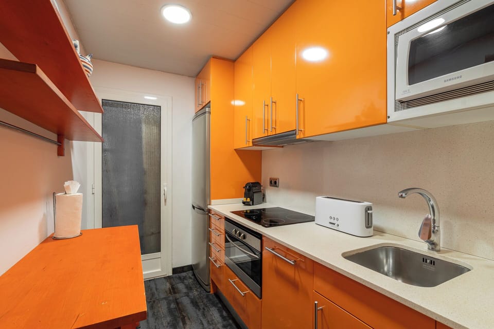 Apartment (3 Bedrooms) | Private kitchen | Fridge, microwave, oven, dishwasher
