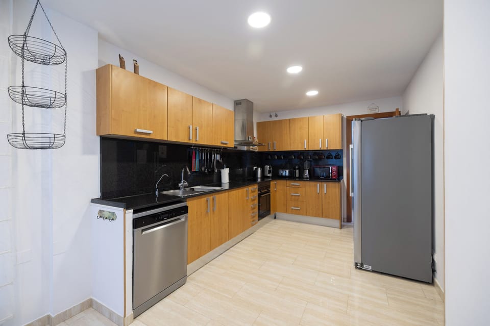 Apartment (3 Bedrooms) | Private kitchen | Fridge, microwave, oven, electric kettle