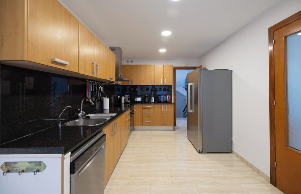 Apartment (3 Bedrooms) | Private kitchen | Fridge, microwave, oven, electric kettle