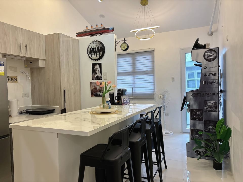 Condo, 1 Bedroom, Smoking, Balcony | Dining room