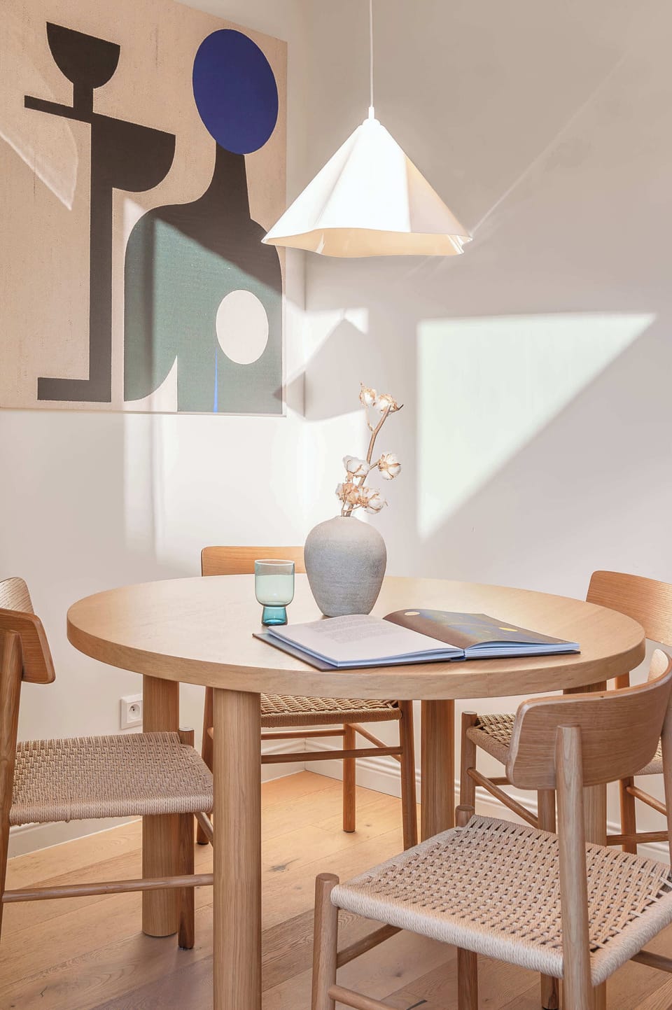 Sitting and dinning area
