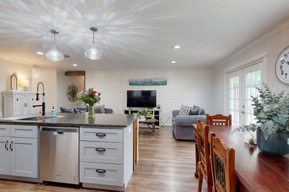 Spacious kitchen and living area, perfect for families!