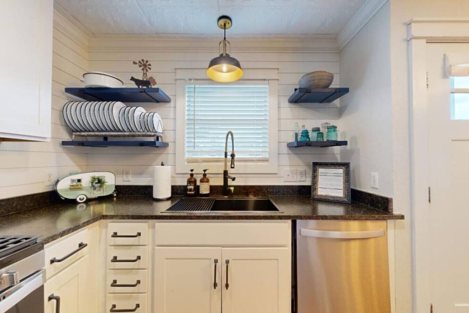 Kitchen Sink Side