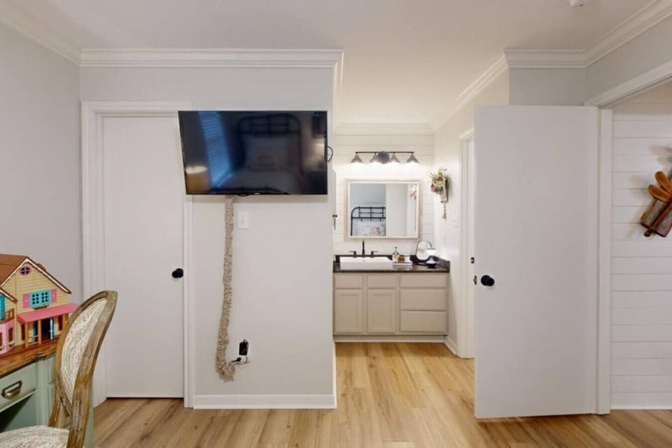 Bedroom 3, Second floor: 2 Twin Bed, desk, tv, sink and closet