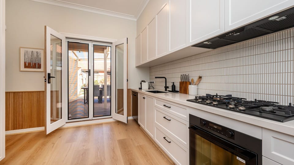 Fully equipped kitchen with glass doors leading out to the courtyard