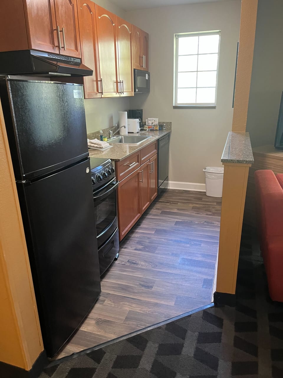 Comfort Suite | Private kitchen | Full-size fridge, microwave, oven, stovetop