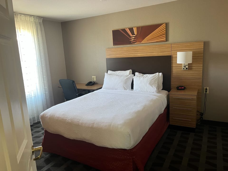 Comfort Suite | Desk, laptop workspace, blackout drapes, iron/ironing board