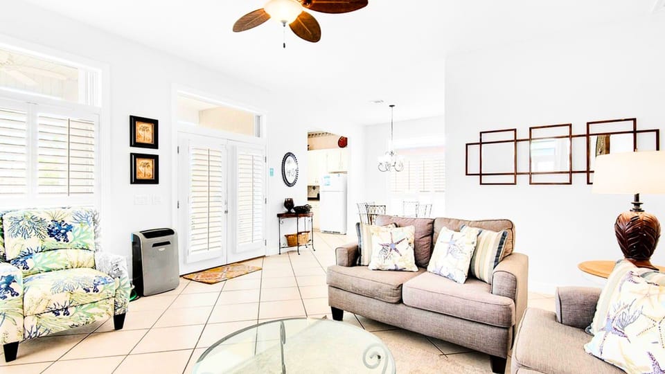 An airy layout connects the living and kitchen areas for easy togetherness.
