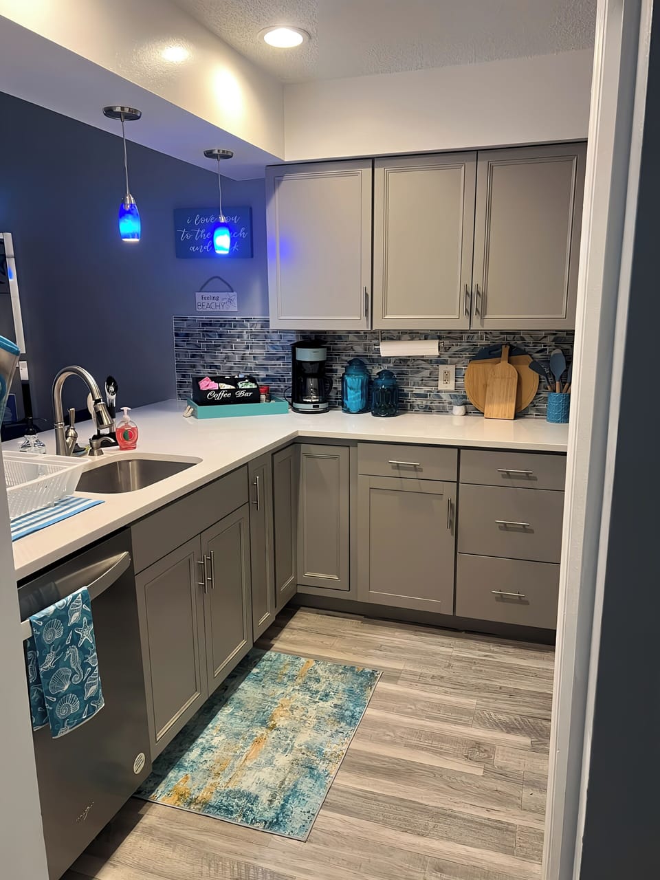 New appliances- oven has air fryer built in. Fully equipped with all you need
