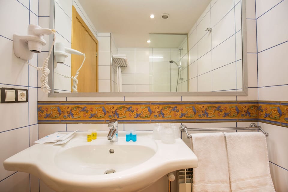 Deep soaking tub, hair dryer, towels, soap