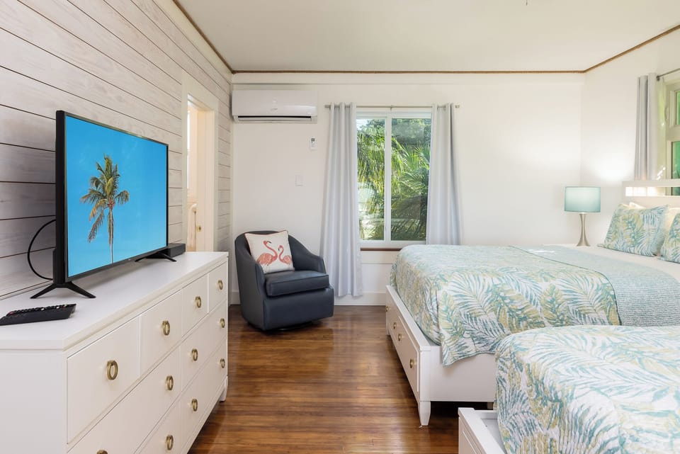 Dock View House Ensuite Bedroom (2 of 4)