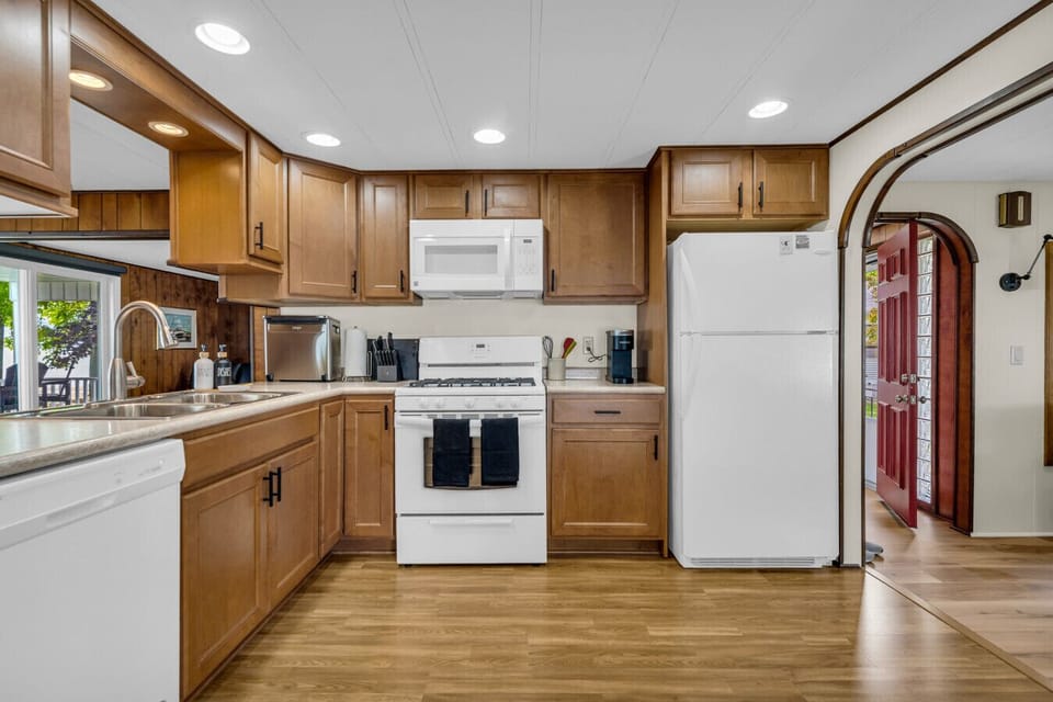 Cabin-core meets full kitchen convenience.