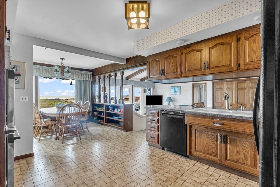 Breakfast tastes better with this view. The lake is your daily backdrop.