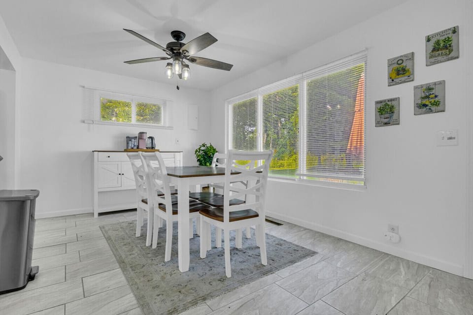 Another look at the dining area with garden views and room for all the takeout
