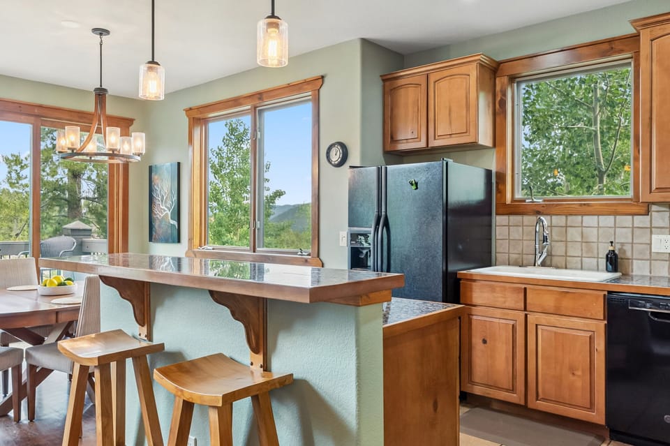 Kitchen: Main floor, drip coffee maker, toaster, blender, cooking utensils, tableware