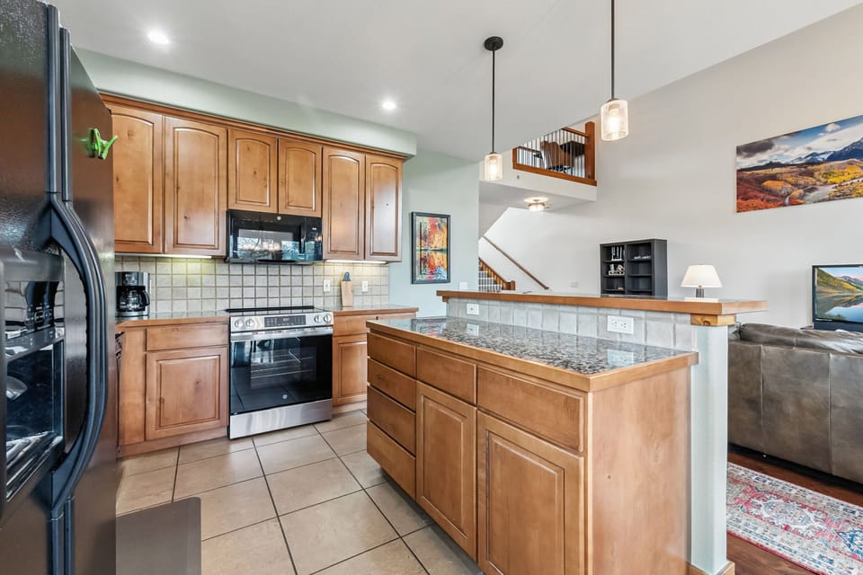 Kitchen: Main floor, drip coffee maker, toaster, blender, cooking utensils, tableware