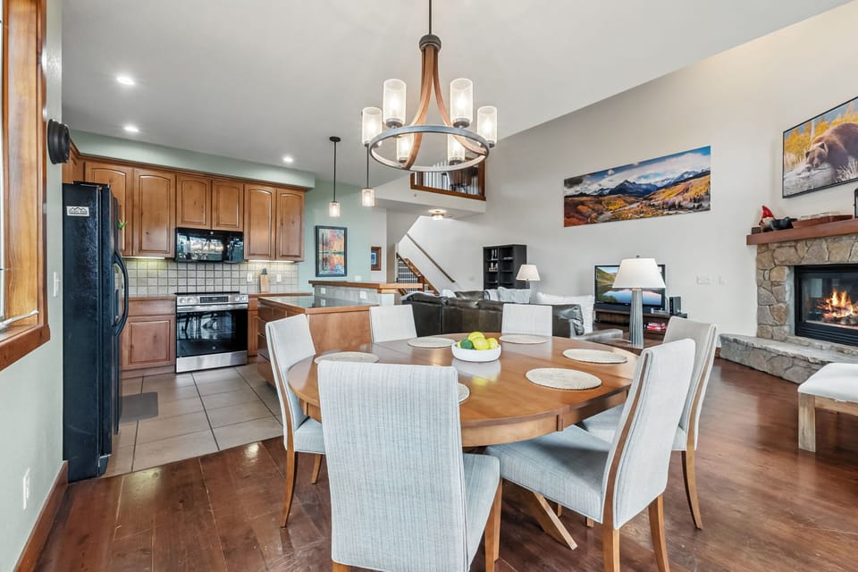 Dining area: Main floor, table seating for 6, adjacent to kitchen
