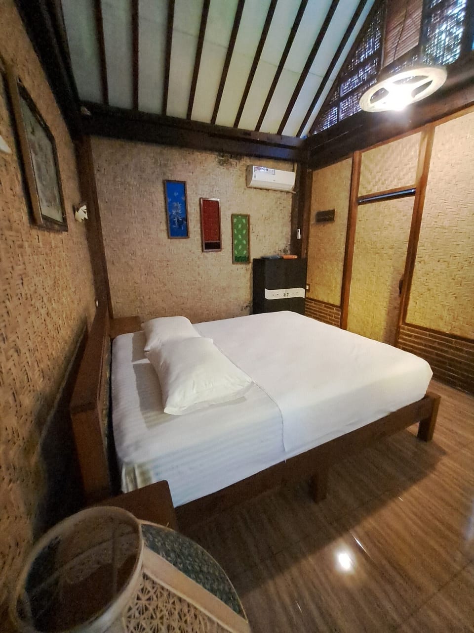Room, 1 Queen Bed, Non Smoking | Desk, free WiFi