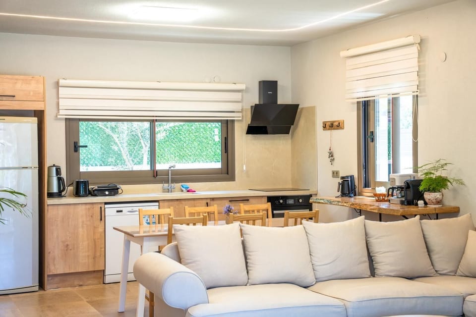 Deluxe Villa, Courtyard View | Living area | IPod dock, MP3 dock