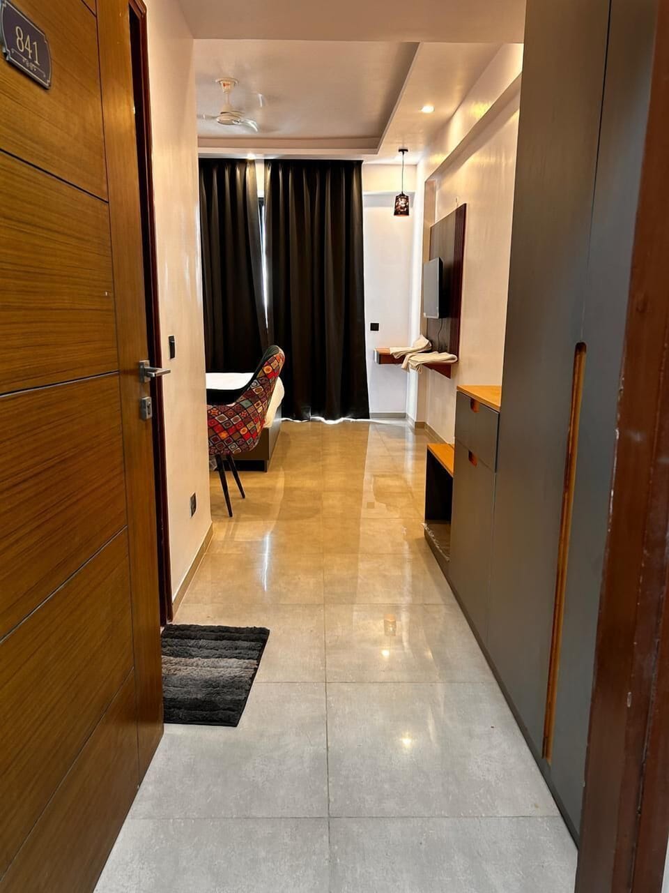 Comfort Room, City View | Living area