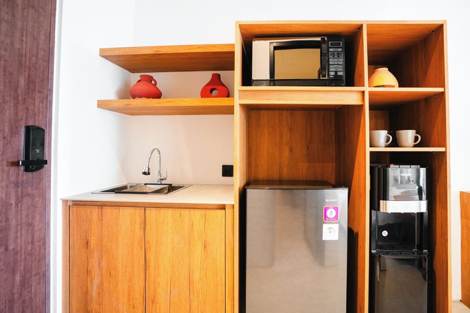 Design Room, Balcony, City View | Private kitchen | Fridge, microwave, dishwasher, coffee/tea maker