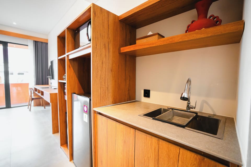 Design Room, Balcony, City View | Private kitchen | Fridge, microwave, dishwasher, coffee/tea maker
