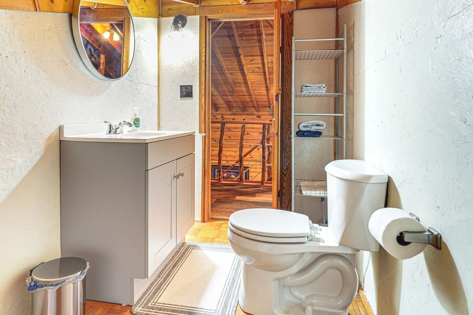 Half Bath | 2nd Floor