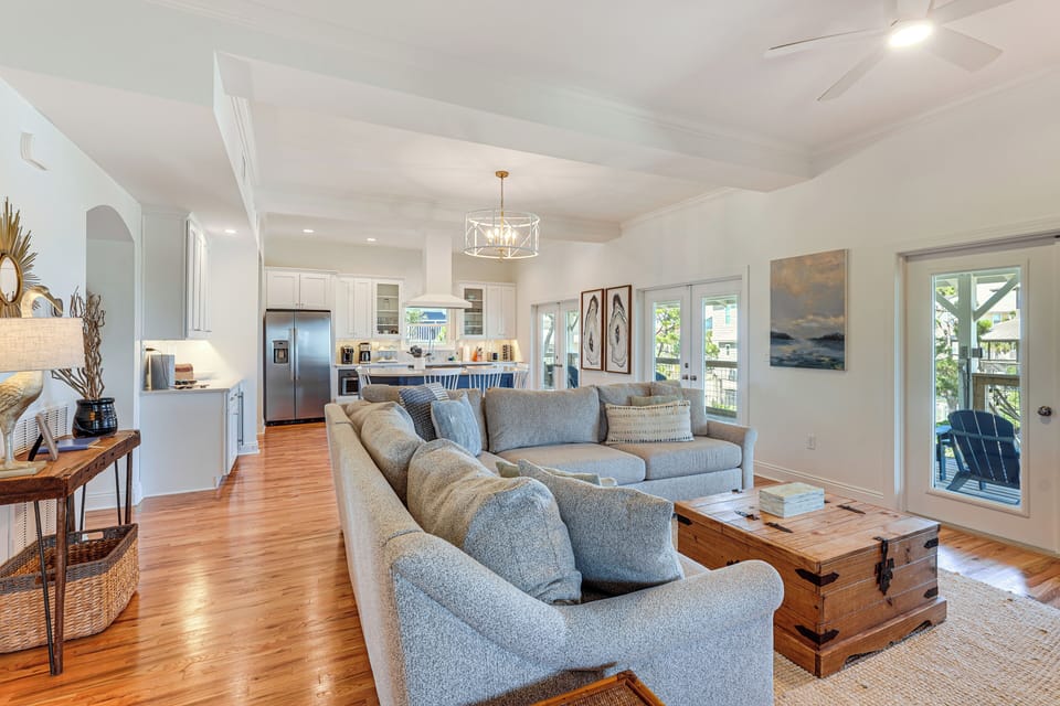 Living Room | 1st Floor | Central A/C & Heating | Smart TV w/ Cable