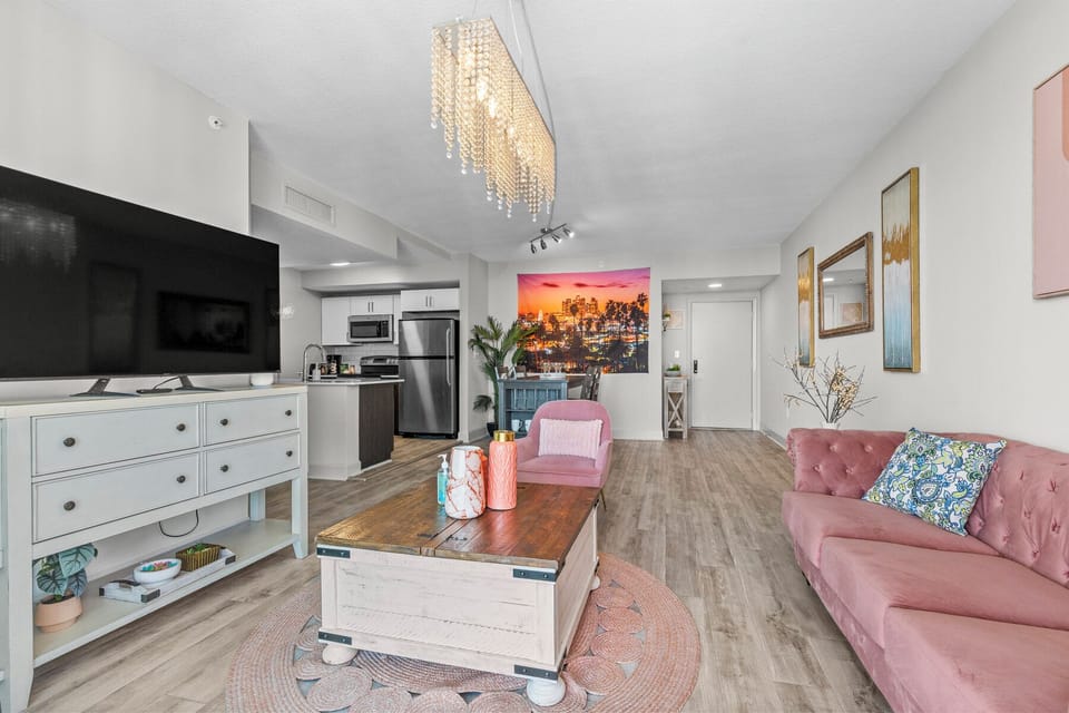 Deluxe Condo, 2 Bedrooms, City View | Living area