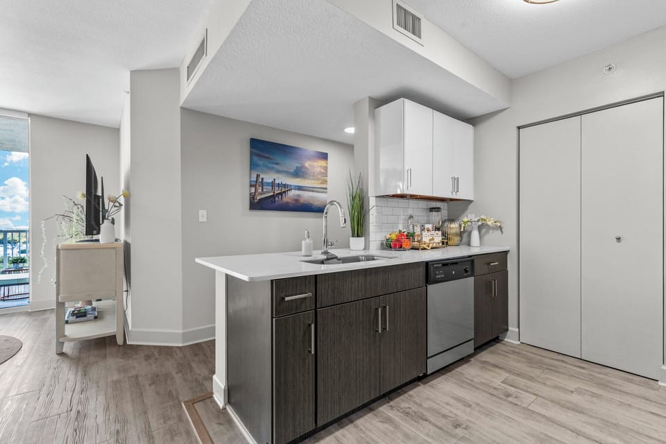 Fridge, stovetop