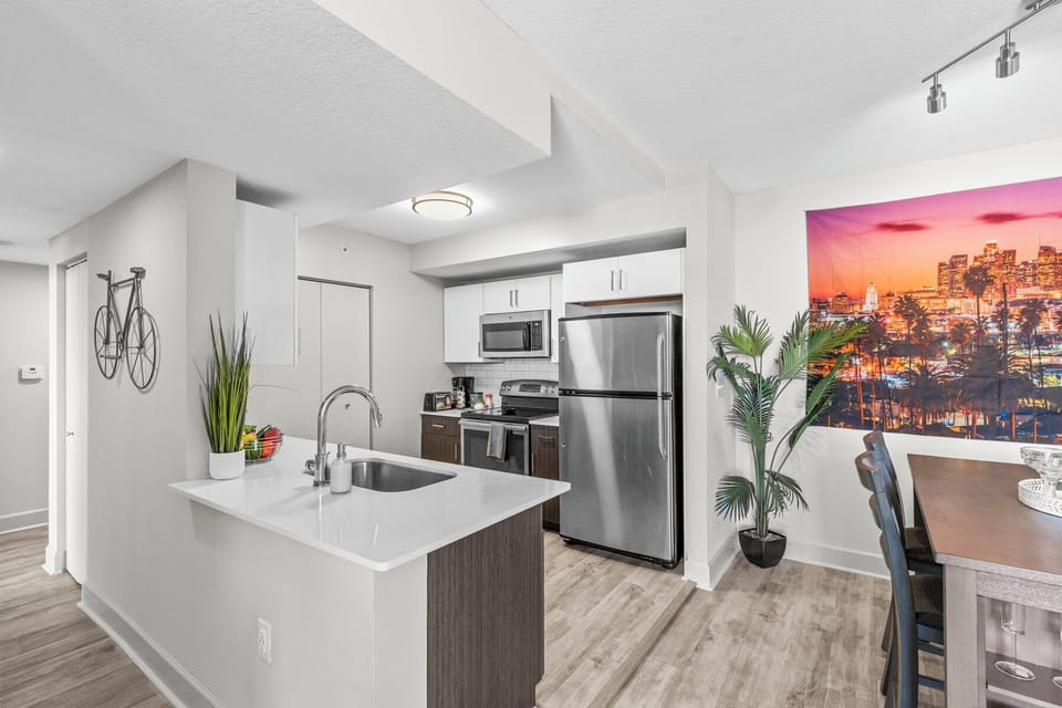 Fridge, stovetop