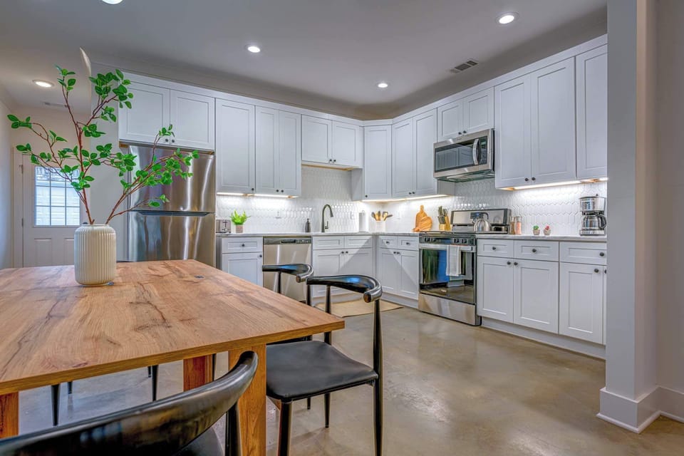 Enjoy meals together in the open-concept dining area, located just beside the kitchen—perfect for easy serving and great conversation.
