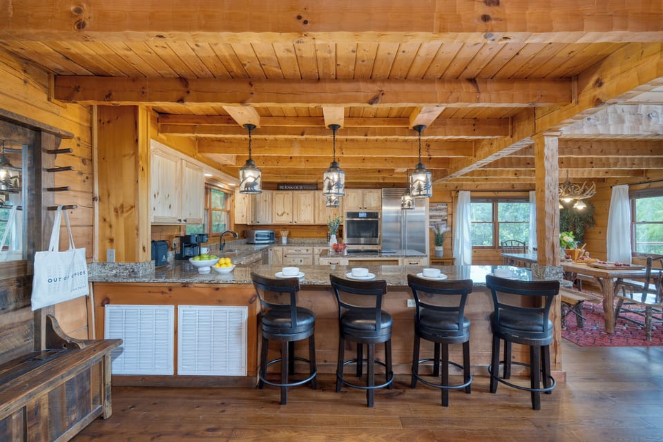 Enjoy casual dining at the kitchen counter. (Big Bear Lodge)