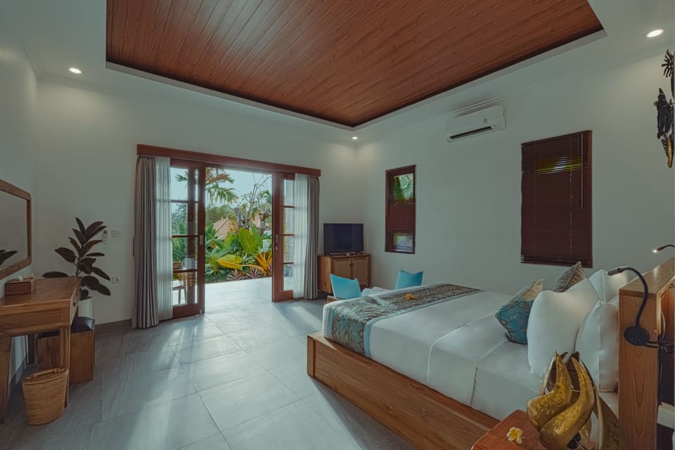 Deluxe Suite, Garden View | In-room safe, iron/ironing board, free WiFi