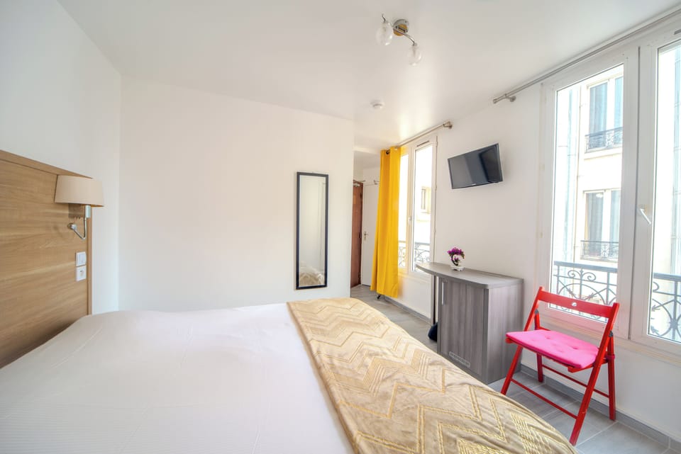 Select Comfort beds, in-room safe, desk, soundproofing