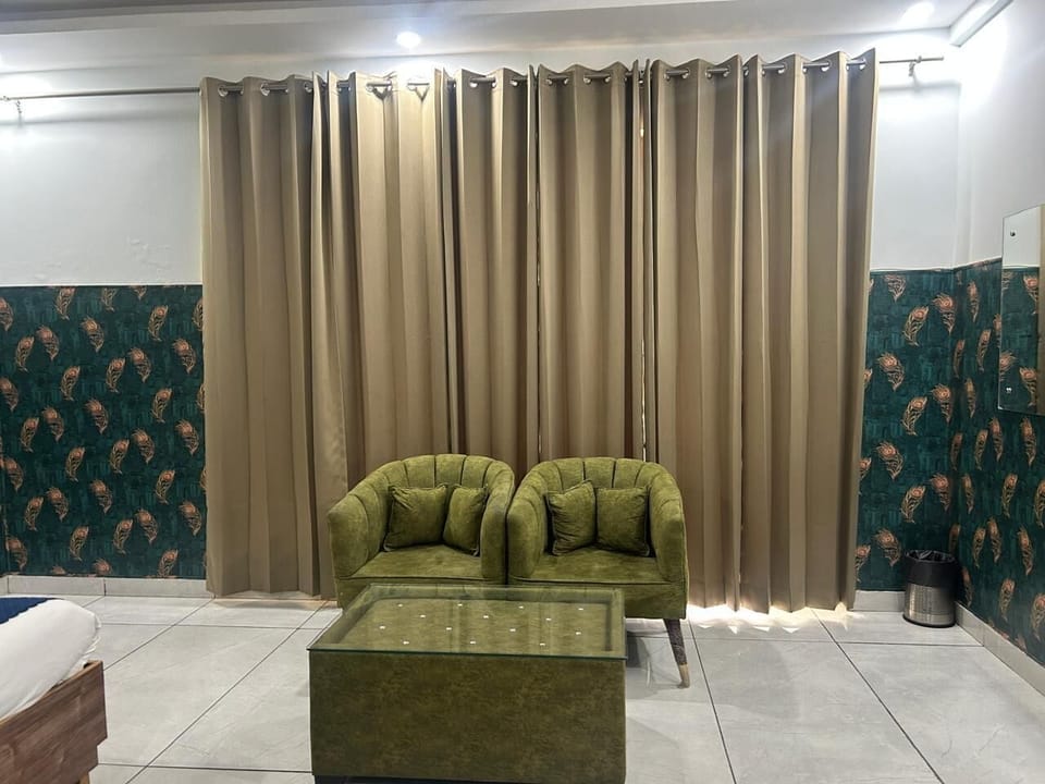 Superior Double Room, Balcony, City View | Desk, laptop workspace, blackout drapes, soundproofing