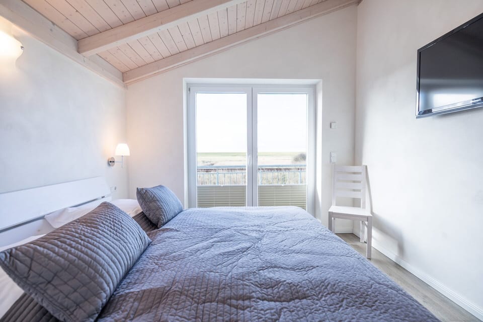 House | 3 bedrooms, individually furnished, iron/ironing board