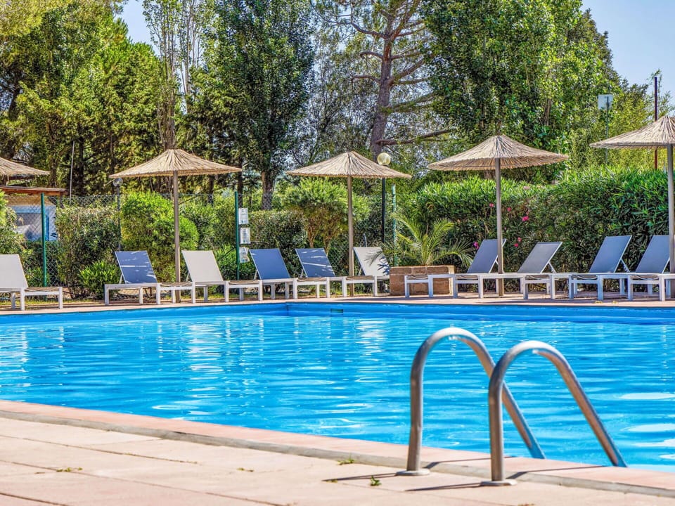 Blue, Swimming Pool, Outdoor Furniture, Resort, Sunlounger, Furniture, Umbrella, Chair, Leisure, Shade