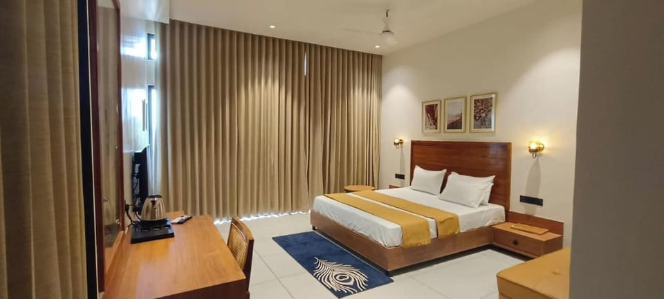 Premium Room | Premium bedding, desk, laptop workspace, WiFi (free)