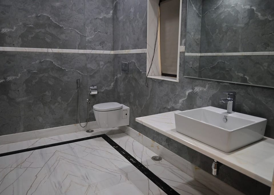 Basic Studio Suite | Bathroom | Shower, hair dryer, slippers, towels