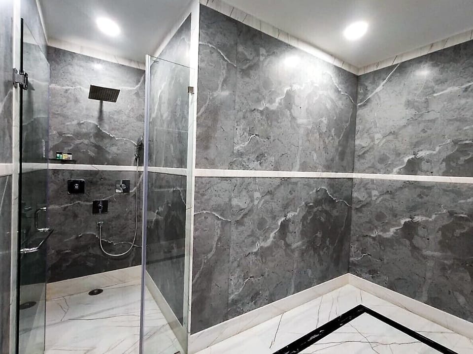 Basic Studio Suite | Bathroom | Shower, hair dryer, slippers, towels