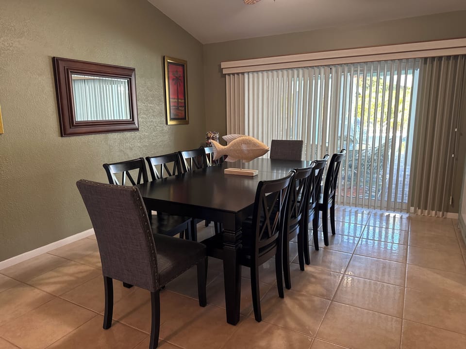 Dinning room seats 10