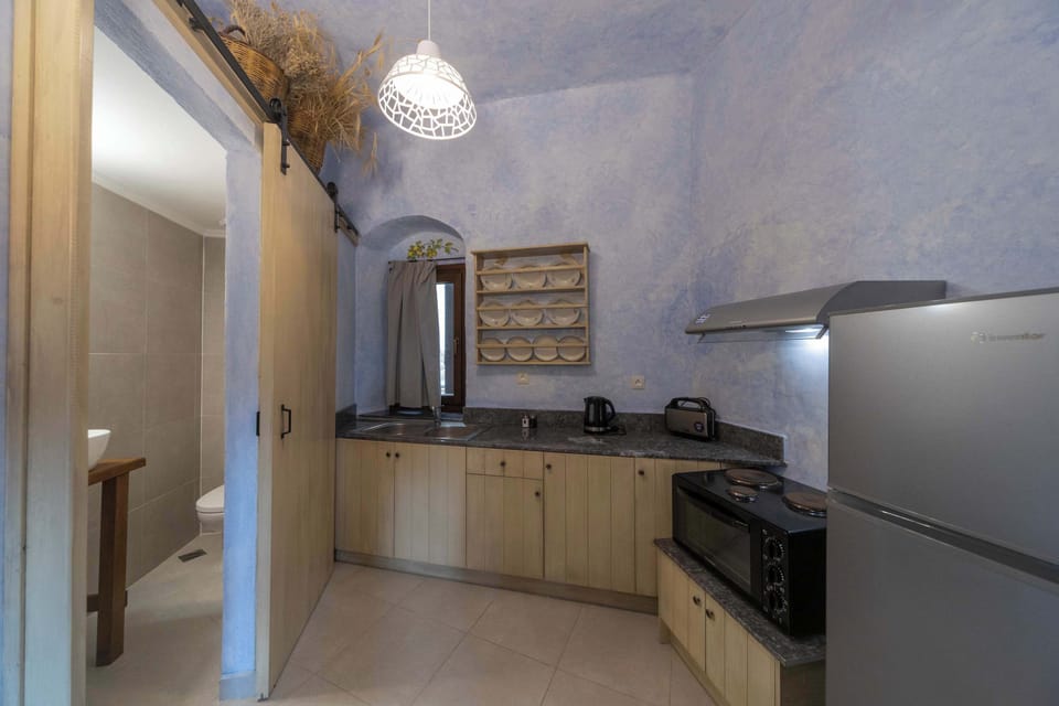 Fully Equipped Kitchen  with Traditional Stone Details