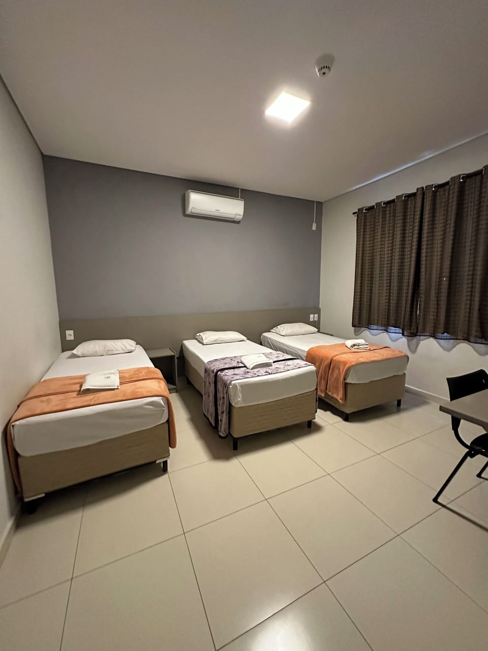 Triple Room | Desk, laptop workspace, free WiFi