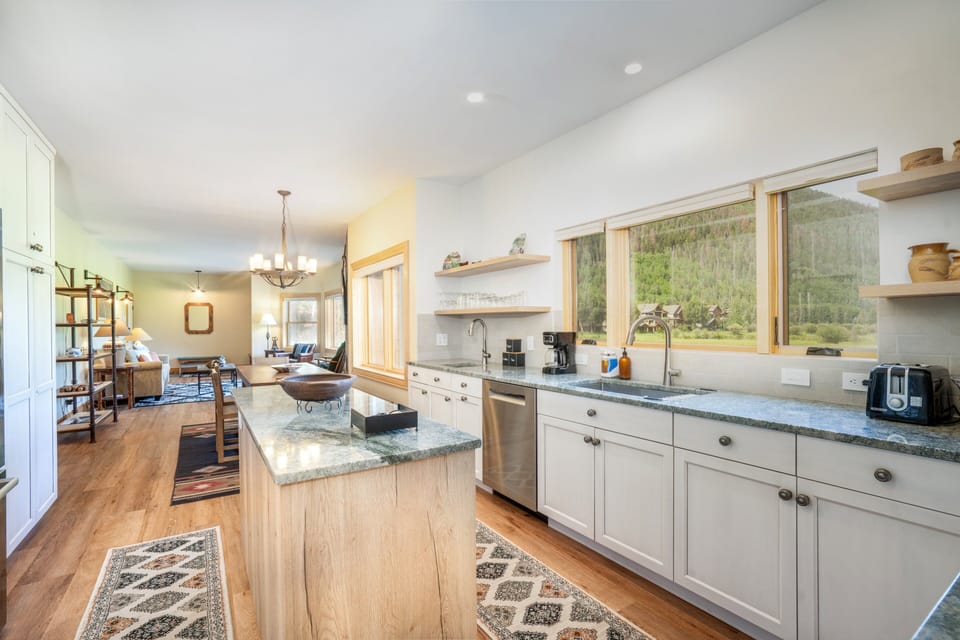 Condo, 2 Bedrooms | Private kitchen | Fridge, oven, coffee/tea maker, toaster