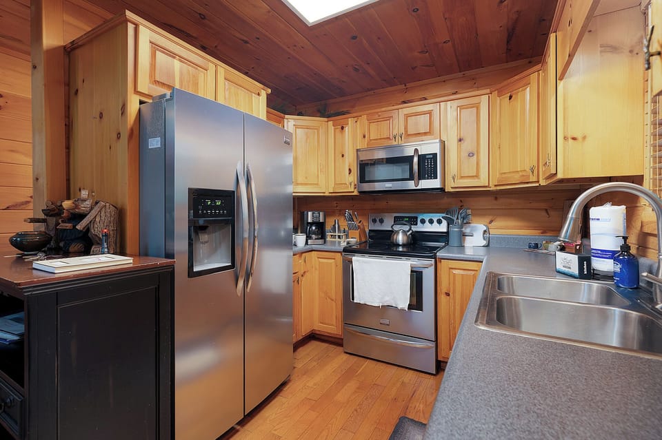 Highlands Hideaway - Entry Level Kitchen